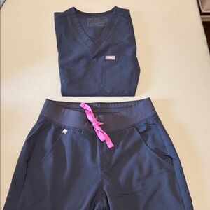 Figs Scrub Set with Bright Pink Tie